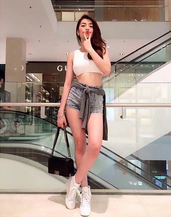 Thoi trang sexy cua tan Hoa hau Chuyen gioi Viet Nam 2020-Hinh-5