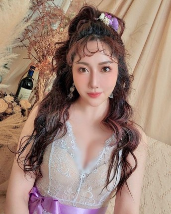 Hotgirl mac do ren luoi xuyen thau khoe body nong bong-Hinh-2