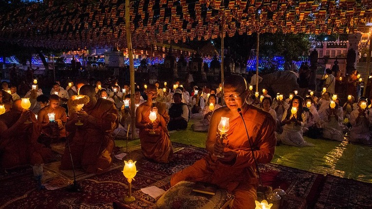 Dai le Phat Dan (Vesak) co y nghia gi?