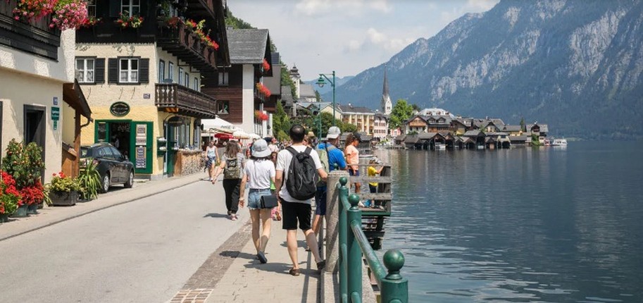 Truoc khi bi ba hoa ghe tham, Hallstatt la ngoi lang dep nhu tranh ve-Hinh-2