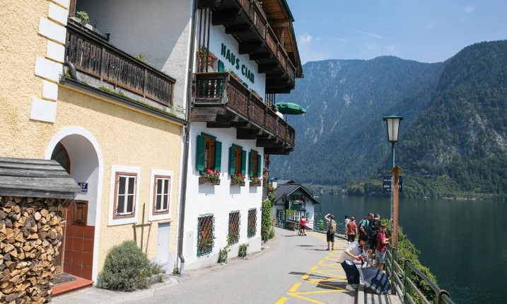 Truoc khi bi ba hoa ghe tham, Hallstatt la ngoi lang dep nhu tranh ve-Hinh-4