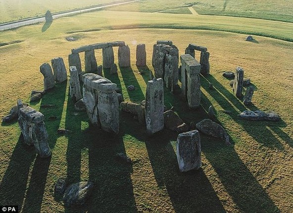 Nong: Bai da co Stonehenge thuc su la cua nguoi ngoai hanh tinh?