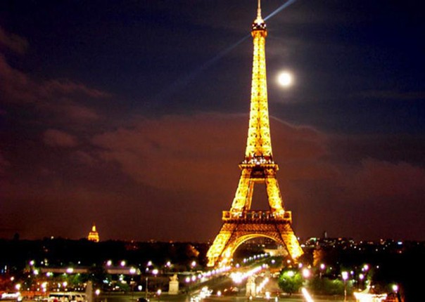 Vi sao thap Eiffel cua Phap bong dung cao them 6m?-Hinh-3