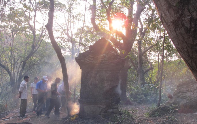 Kham pha nui thieng Than Dinh co chua Non, gieng Tien-Hinh-6