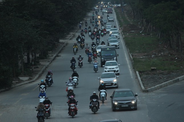 Lu luot nguoi dan “tay xach nach mang” tro ve Thu do sau dot nghi Tet 2019