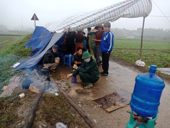 Vi sao nguoi dan dung leu bat chan xe cho rac tai Ha Noi?-Hinh-3