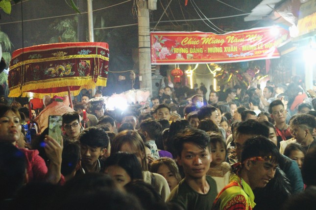 Tan mat thay “ong lon” khong lo o Ha Noi-Hinh-8