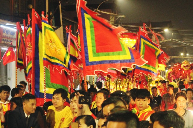 Tan mat thay “ong lon” khong lo o Ha Noi