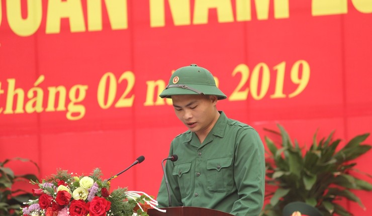 Xuc dong khoanh khac nguoi than bin rin tien tan binh len duong nhap ngu-Hinh-3