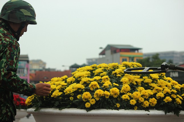 Chu tich Kim Jong-un dang den Ha Noi, an ninh duoc that chat tuyet doi-Hinh-15