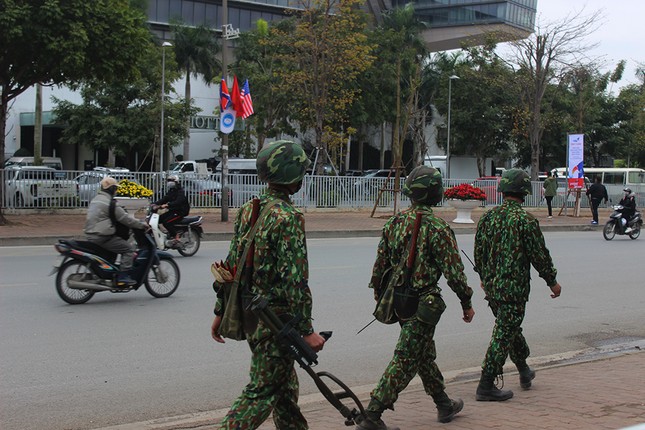 Chu tich Kim Jong-un dang den Ha Noi, an ninh duoc that chat tuyet doi-Hinh-16