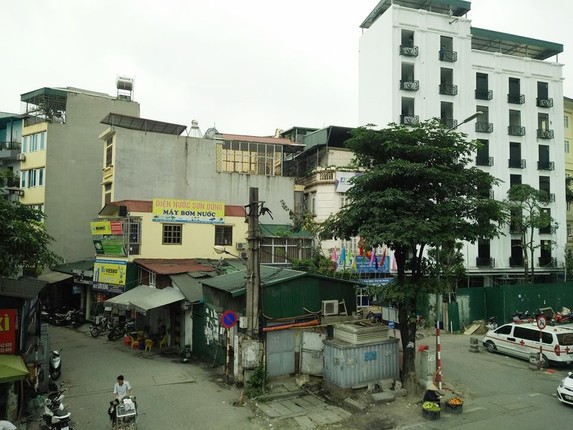 Ha Noi: Nhung ngoi nha “ky di” tren duong Tran Khat Chan-Hinh-2