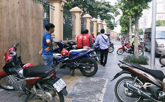 Hang tram tai xe tat ung dung, dinh cong o tru so GoViet-Hinh-5