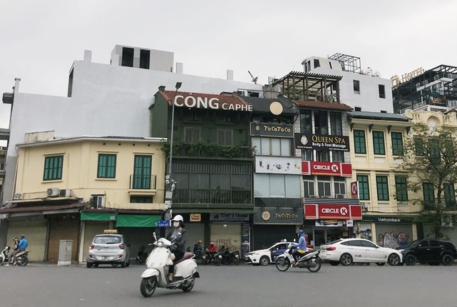 Heo hut nguoi tai cac diem kinh doanh dong duc cua Ha Noi sau lenh dong cua Covid-19-Hinh-7