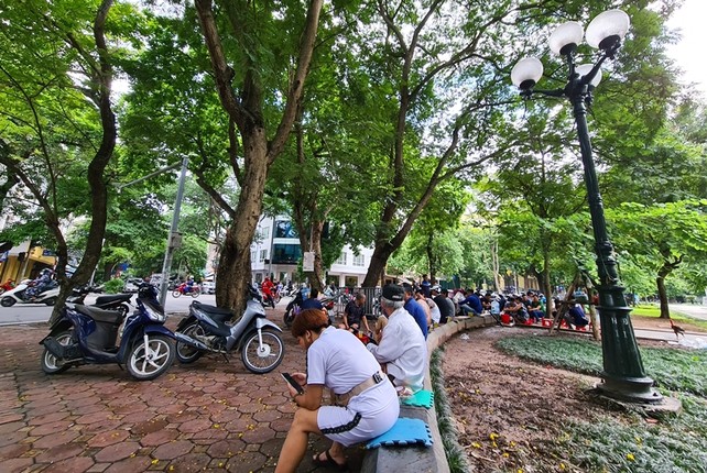 Ha Noi: Nhieu nguoi khong deo khau trang, tu tap ban tra da-Hinh-3