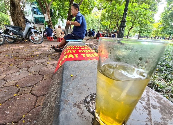 Ha Noi: Nhieu nguoi khong deo khau trang, tu tap ban tra da-Hinh-6