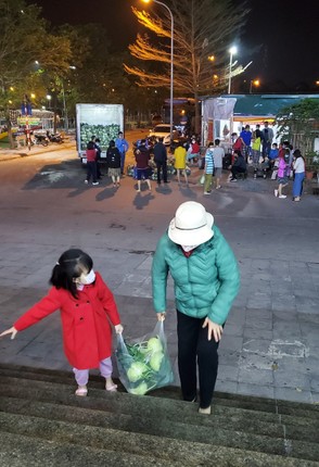 Nguoi Ha Noi xuyen dem 'giai cuu' nong san cua ba con Hai Duong-Hinh-8