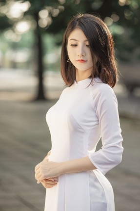 Nu sinh nganh thiet ke dep ngay ngat trong ta ao dai-Hinh-5