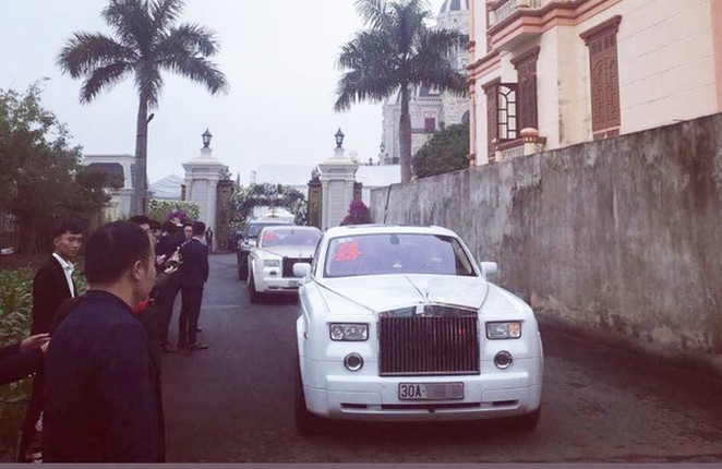 Xon xao hinh anh co dau “vang deo triu co” duoc dua don bang Rolls-Royce-Hinh-6