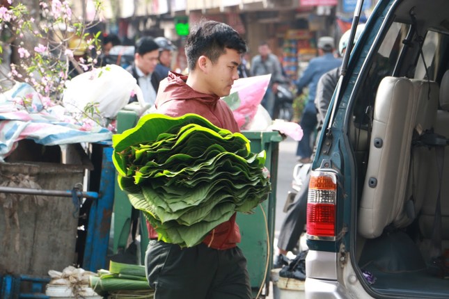 Can canh cho la dong Ha Noi ngay giap Tet-Hinh-12