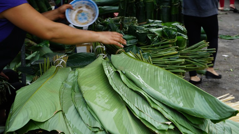 Can canh cho la dong Ha Noi ngay giap Tet-Hinh-3