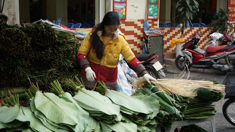 Can canh cho la dong Ha Noi ngay giap Tet-Hinh-4