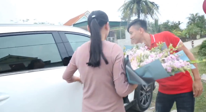 Loat tuyen thu Viet Nam duoc khen co hieu khi mua xe, xay nha cho cha me-Hinh-6