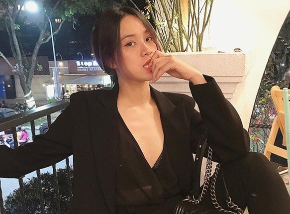 Lo danh tinh nu Rich Kid Viet body chuan, lai moto cuc ngau