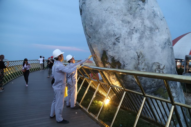 Sau 1 ngay bi boi ban, Cau Vang Da Nang da duoc tan trang-Hinh-5