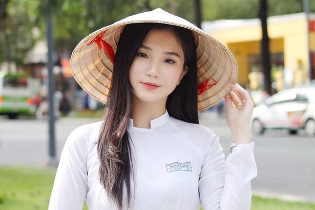 Nu sinh duoc menh danh “mac ao dai dep nhat Marie Curie“ gio ra sao?-Hinh-9