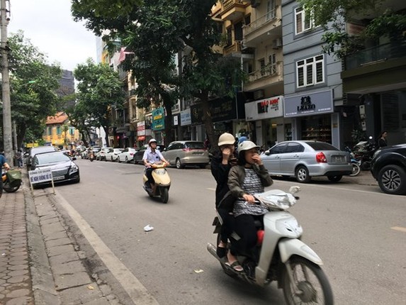 La lung thoi tiet Ha Noi mua he ma lanh nhu dong-Hinh-8