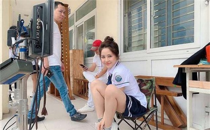 Lien tiep nhieu hot girl lo clip nong xon xao mang xa hoi-Hinh-2