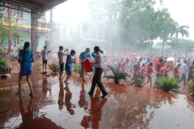 Thay 'truong nguoi ta' quay tung noc voi hoc sinh ngay be giang-Hinh-4