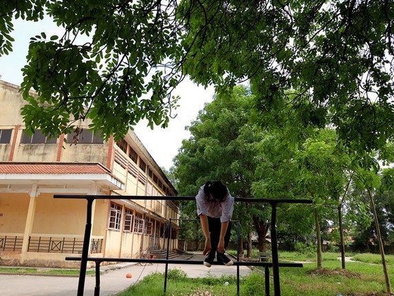 Nu sinh Bac Giang 2k1 dot nhien noi nhu con vi bo anh 