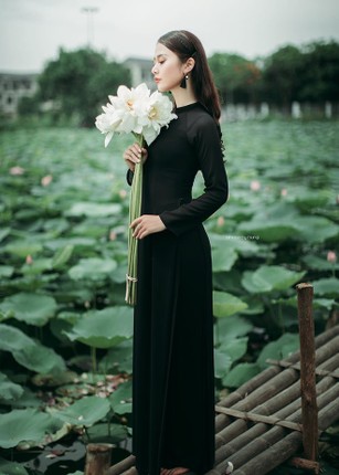 Hoa khoi tai sac Viet Nam 2017 'choi troi' mac ao dai den di chup sen-Hinh-5