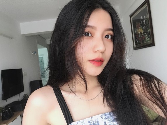 Soc truoc bang diem thoi con cap sach toi truong cua hot girl Viet-Hinh-3