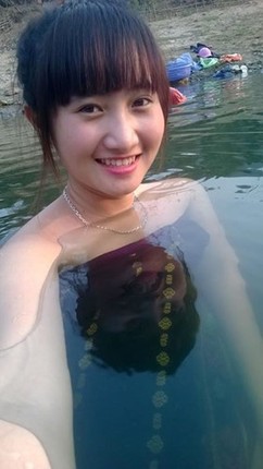 Hotgirl dan toc Thai 'tam tien' giua suoi bay gio dep hon, khien nhieu chang trai chet me-Hinh-3