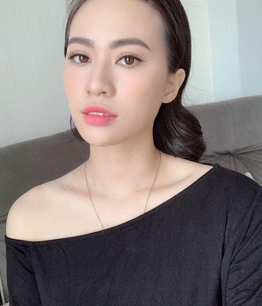 Hot girl bi san lung rao riet vi bi don la ban gai moi cua Quang Hai