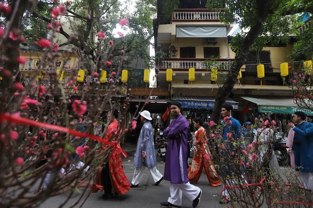 Dien co phuc dao choi Tet, phong vi chuan Ha Noi pho-Hinh-4