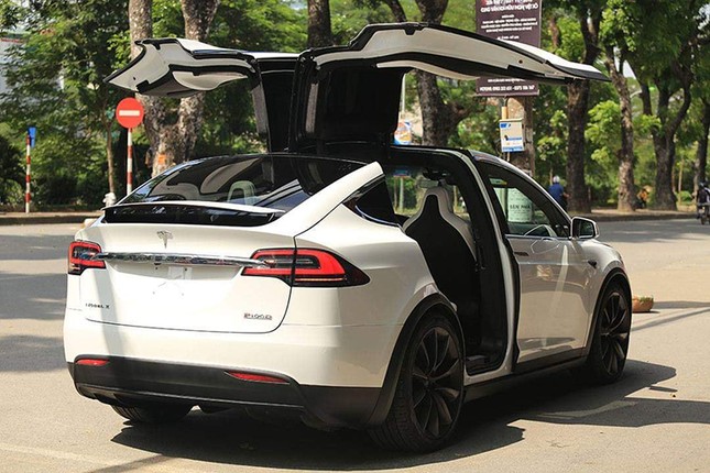 Chiem nguong o to dien Tesla Model X P100D mau trang duy nhat Viet Nam-Hinh-13