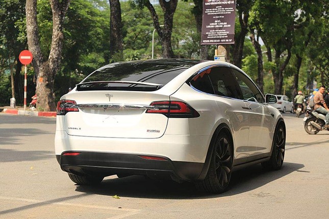 Chiem nguong o to dien Tesla Model X P100D mau trang duy nhat Viet Nam-Hinh-2