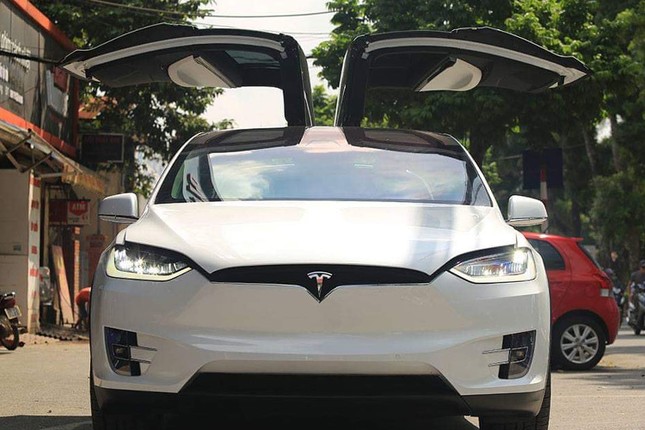 Chiem nguong o to dien Tesla Model X P100D mau trang duy nhat Viet Nam-Hinh-3