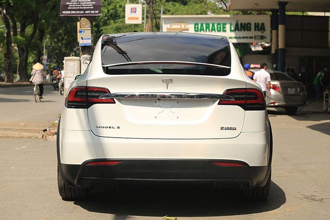 Chiem nguong o to dien Tesla Model X P100D mau trang duy nhat Viet Nam-Hinh-4