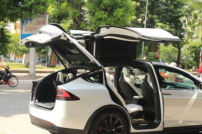 Chiem nguong o to dien Tesla Model X P100D mau trang duy nhat Viet Nam-Hinh-6