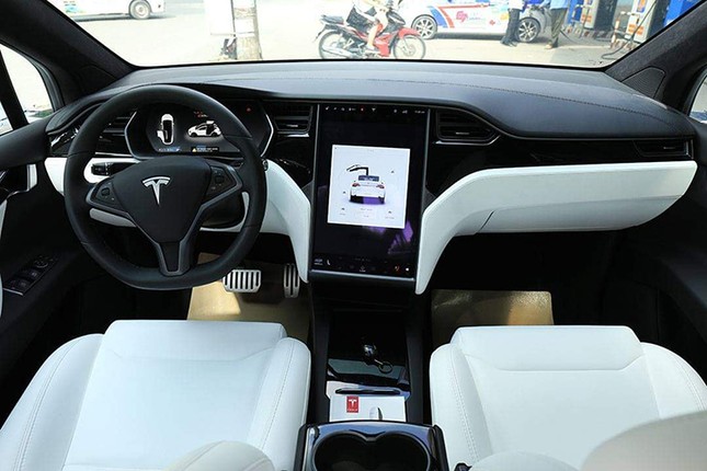 Chiem nguong o to dien Tesla Model X P100D mau trang duy nhat Viet Nam-Hinh-7