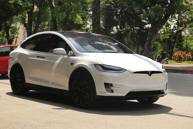 Chiem nguong o to dien Tesla Model X P100D mau trang duy nhat Viet Nam