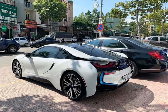 Chiem nguong BMW i8 bien “tu quy” gia hon 4 ty o Ha Noi-Hinh-2