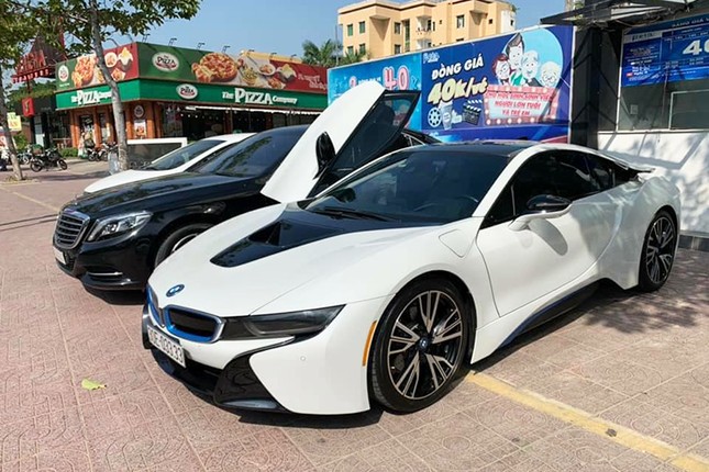 Chiem nguong BMW i8 bien “tu quy” gia hon 4 ty o Ha Noi