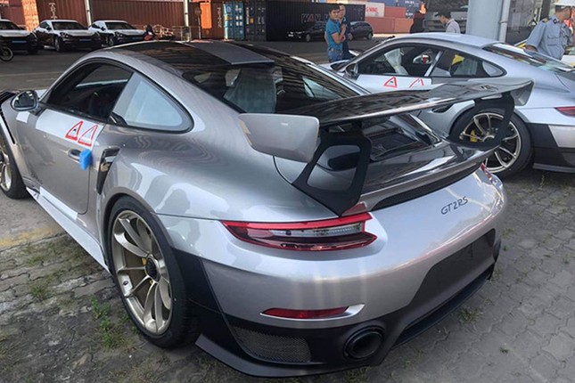 Soi sieu xe Porsche 911 GT2 RS hon 20 ty tai Ha Noi-Hinh-7