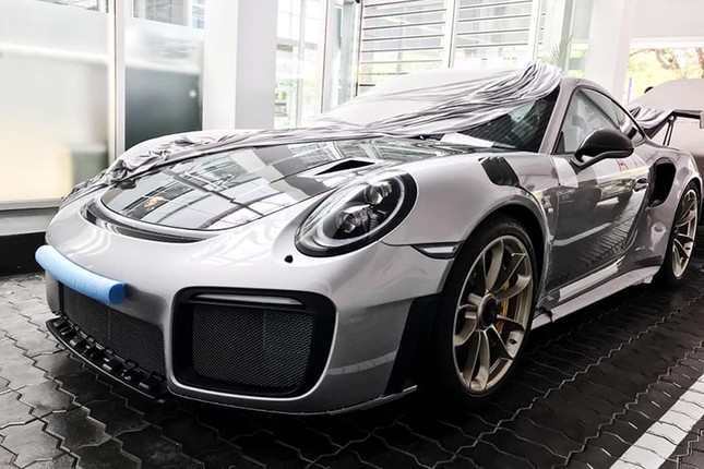 Soi sieu xe Porsche 911 GT2 RS hon 20 ty tai Ha Noi